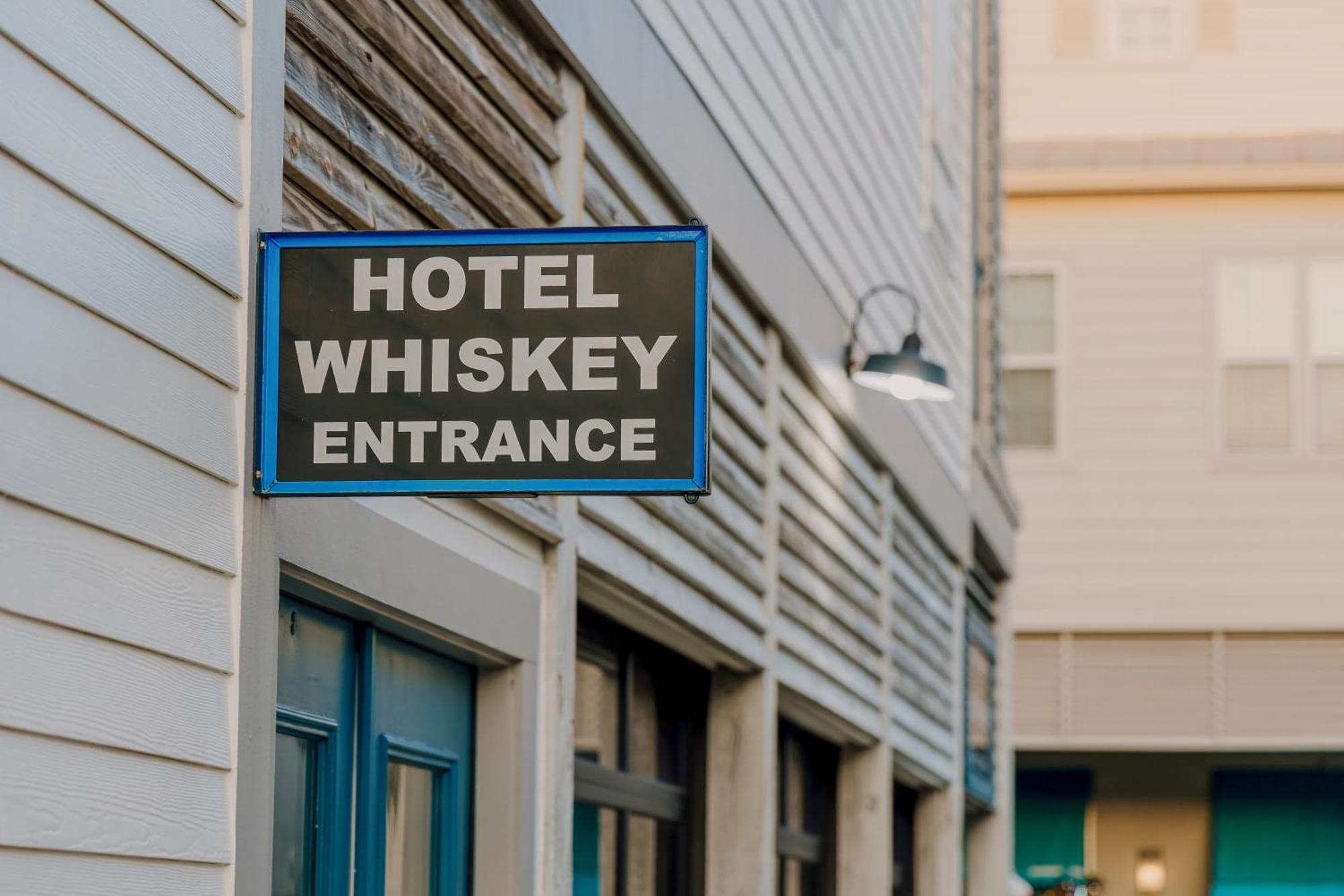 Hotel Whiskey In Pass Christian Ngoại thất bức ảnh